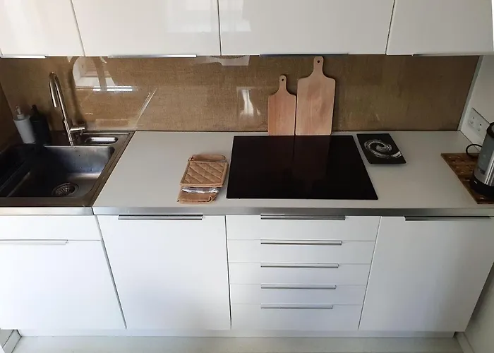 Апартаменты Whitebeeapartament *